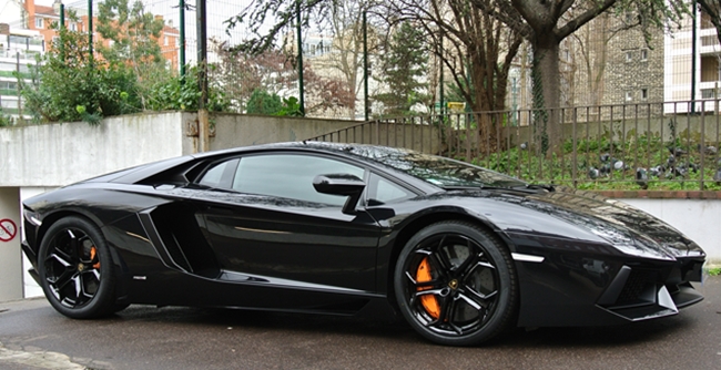 LAMBORGHINI AVENTADOR